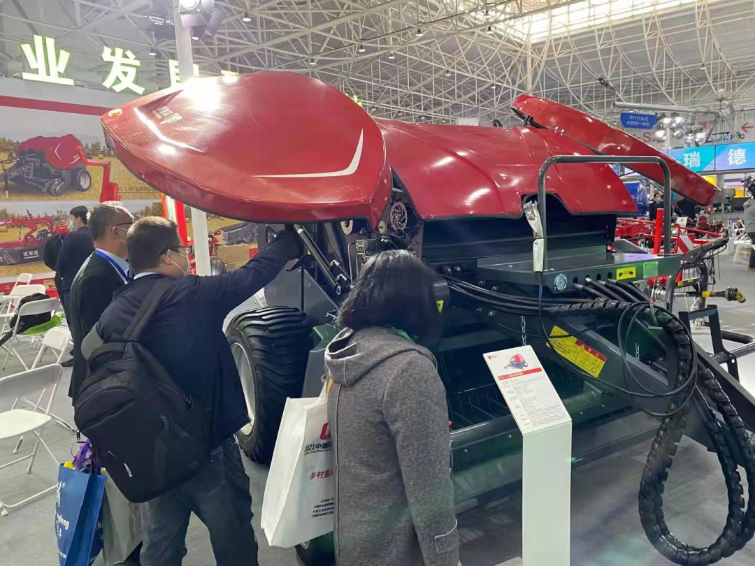 敦煌福田農(nóng)機農(nóng)民專業(yè)合作社理事長蔣建新被評為酒泉第五屆勞動模范