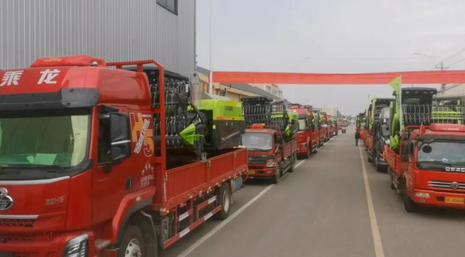 新機列裝批量啟程！中聯(lián)重科護航江蘇跨區(qū)機手豐收路