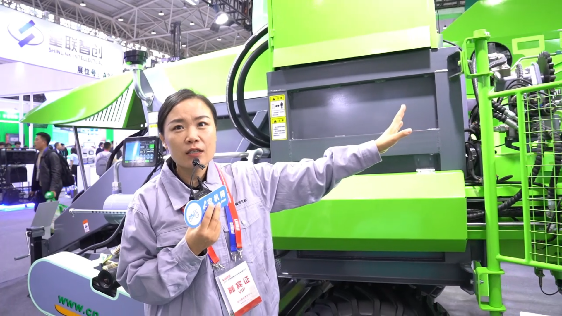 2025國(guó)際農(nóng)機(jī)展順邦重磅推薦——9YFZ-2.2C型秸稈飼料打捆機(jī)+9C3545型方捆纏膜機(jī)